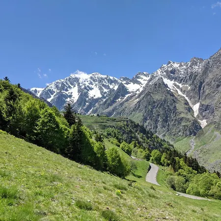 Piau Engaly, Le Village